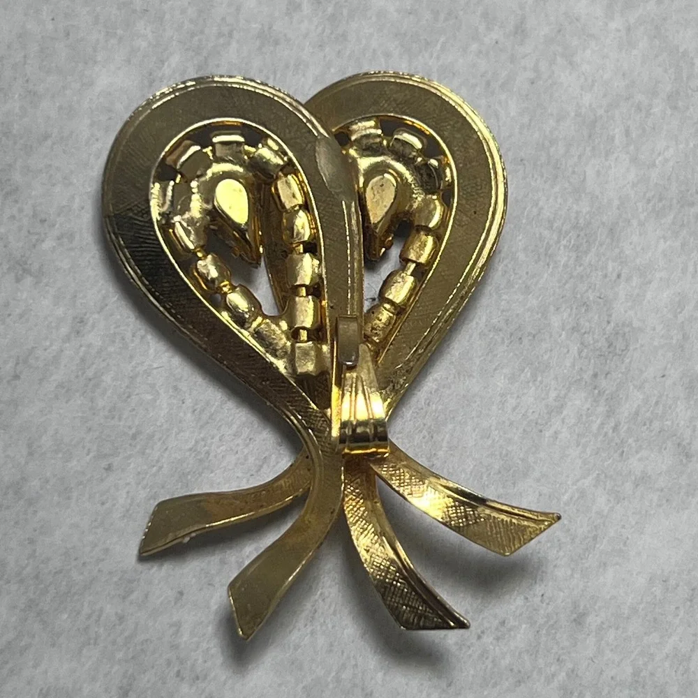 Vintage Gold Tone Heart Rhinestone Brooch Pin Dangle Rhinestones Statement
